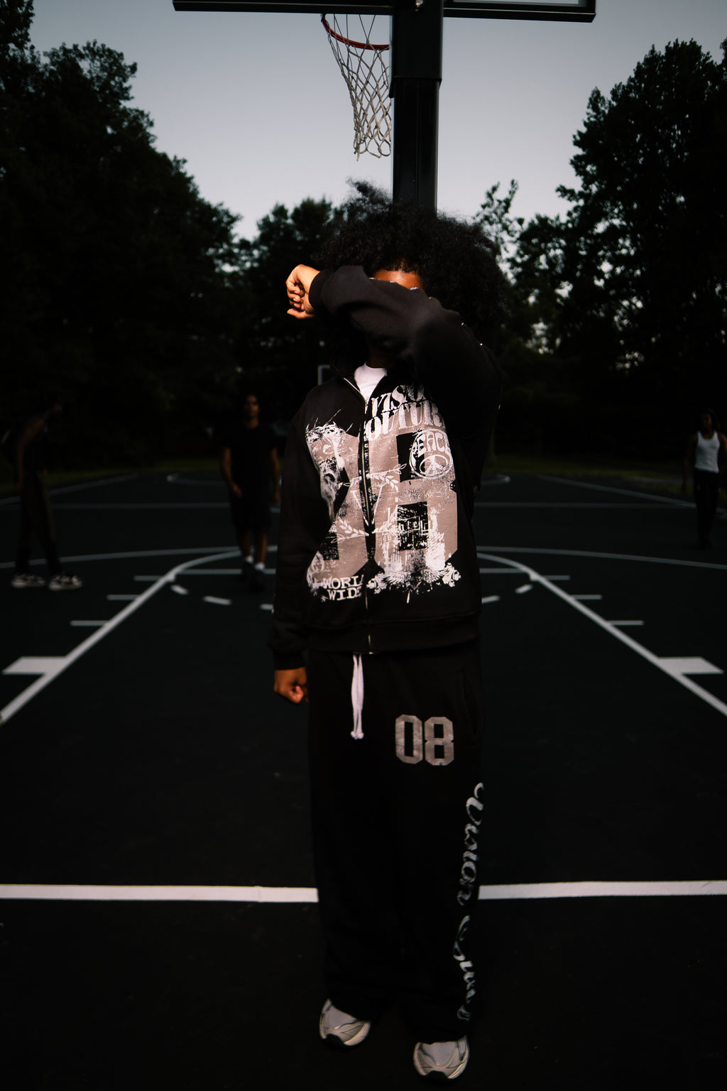 08 ZIPUP BLACK